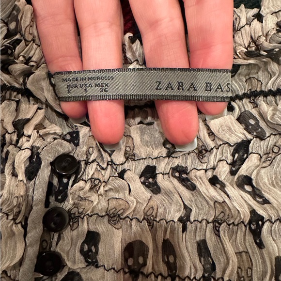 Zara Basic Skull Print Off-The-Shoulder Smocked Blouse - Picture 8 of 10